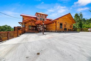 720 Pinecrest Drive, Gatlinburg, TN 37738