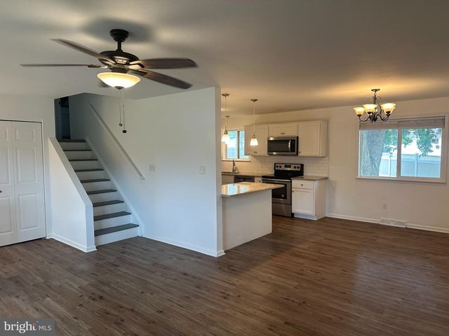 6 TRAVERTINE, Newark, DE 19702