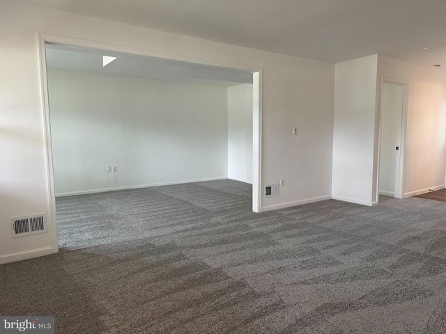 6 TRAVERTINE, Newark, DE 19702