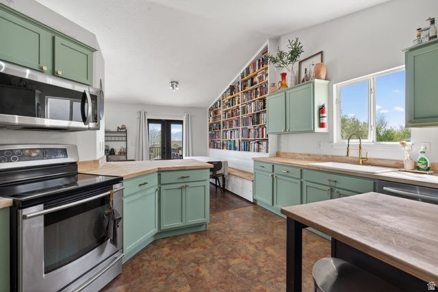 4054 S MOUNTAIN MOON DR, Saratoga Springs, UT 84045