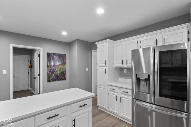 8103 Clearwater Parkway, Indianapolis, IN 46240