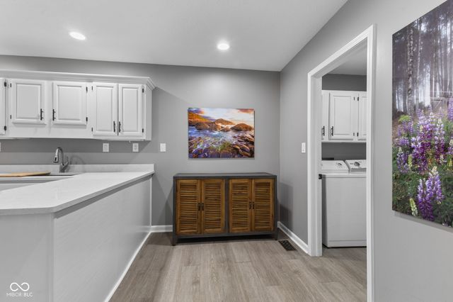8103 Clearwater Parkway, Indianapolis, IN 46240