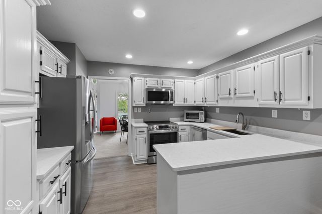 8103 Clearwater Parkway, Indianapolis, IN 46240
