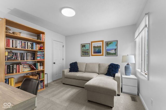 8103 Clearwater Parkway, Indianapolis, IN 46240