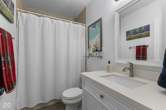 8103 Clearwater Parkway, Indianapolis, IN 46240