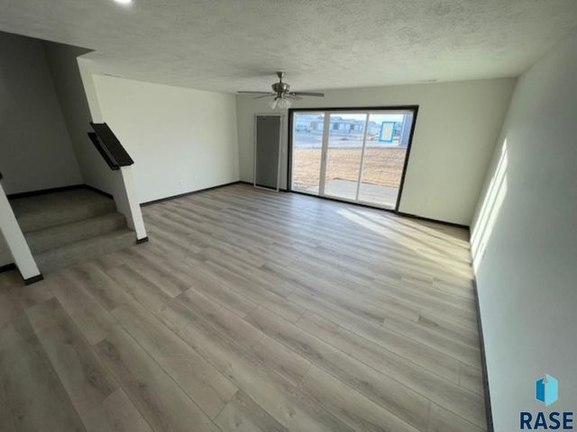 9601 W Tunis Dr Drive, Sioux Falls, SD 57106