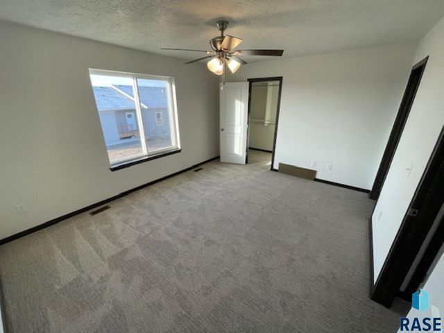 9601 W Tunis Dr Drive, Sioux Falls, SD 57106