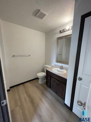 9601 W Tunis Dr Drive, Sioux Falls, SD 57106