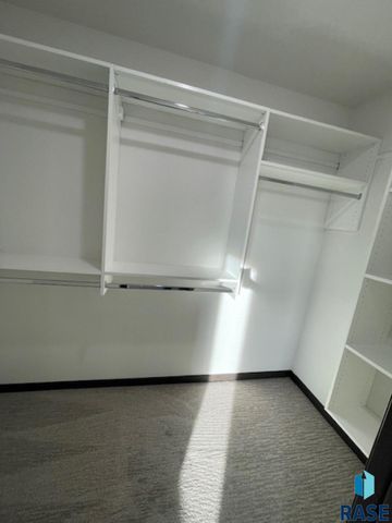 9601 W Tunis Dr Drive, Sioux Falls, SD 57106