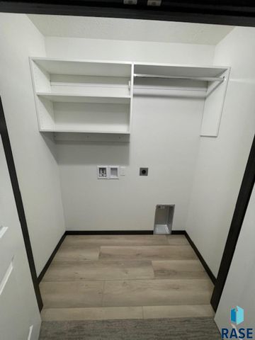 9601 W Tunis Dr Drive, Sioux Falls, SD 57106