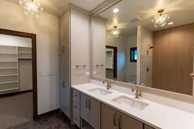 N8841 GALWAY LANE, Menasha, WI 54952