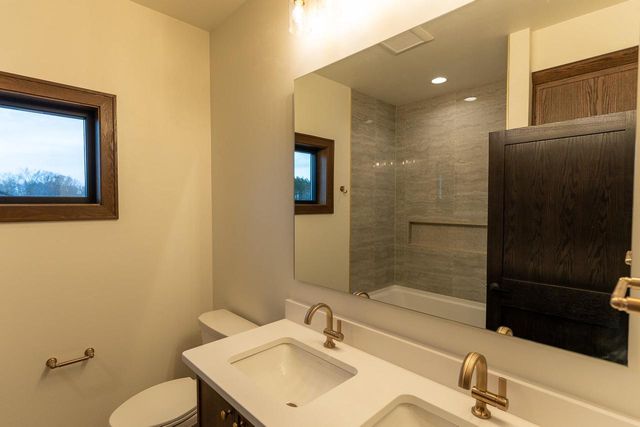 N8841 GALWAY LANE, Menasha, WI 54952