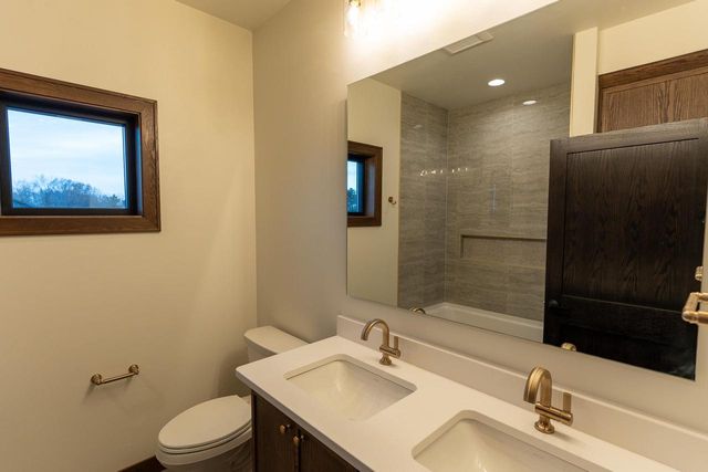 N8841 GALWAY LANE, Menasha, WI 54952