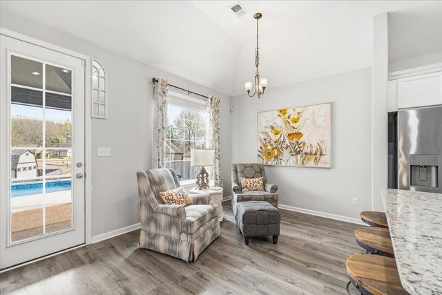 80 LAUREL GLEN DR, Oakland, TN 38060