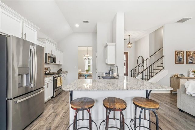 80 LAUREL GLEN DR, Oakland, TN 38060