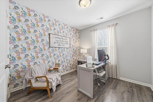 80 LAUREL GLEN DR, Oakland, TN 38060