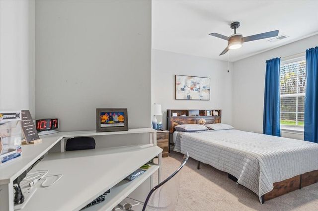 80 LAUREL GLEN DR, Oakland, TN 38060