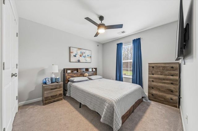 80 LAUREL GLEN DR, Oakland, TN 38060