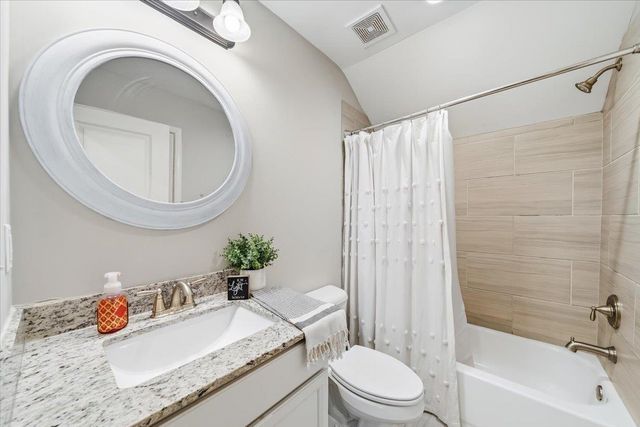 80 LAUREL GLEN DR, Oakland, TN 38060