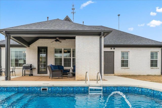 80 LAUREL GLEN DR, Oakland, TN 38060