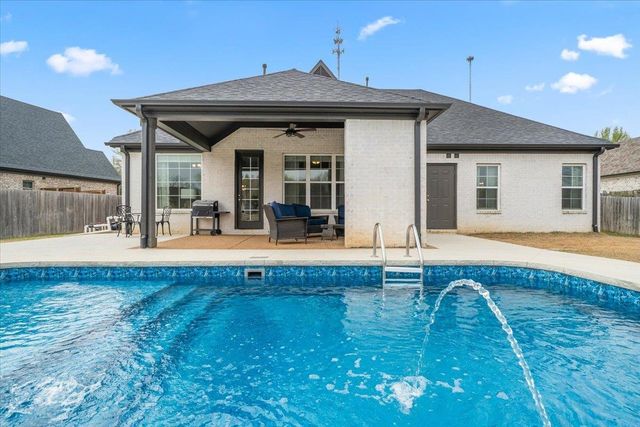 80 LAUREL GLEN DR, Oakland, TN 38060