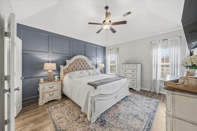 80 LAUREL GLEN DR, Oakland, TN 38060