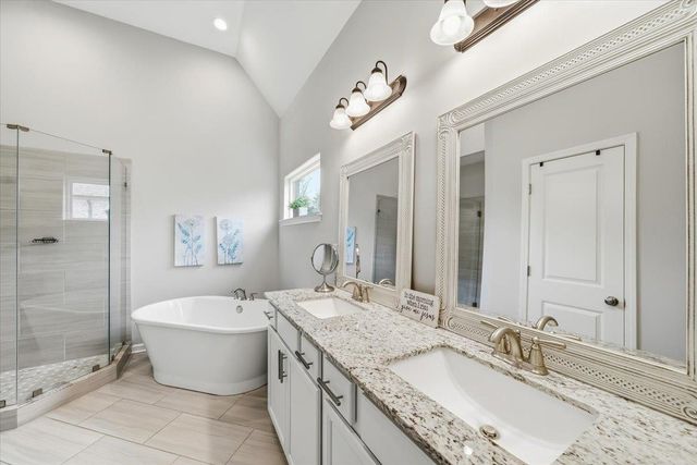 80 LAUREL GLEN DR, Oakland, TN 38060