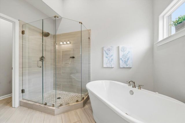 80 LAUREL GLEN DR, Oakland, TN 38060