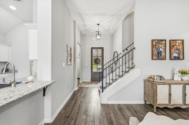 80 LAUREL GLEN DR, Oakland, TN 38060