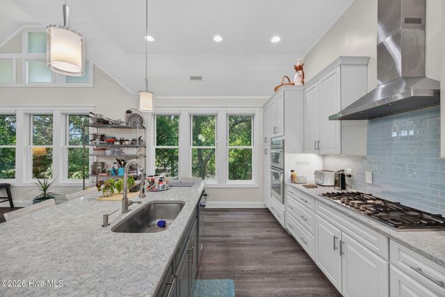 6 Clapper Rail Court, Southport, NC 28461
