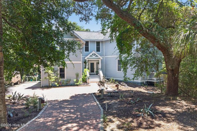 6 Clapper Rail Court, Southport, NC 28461
