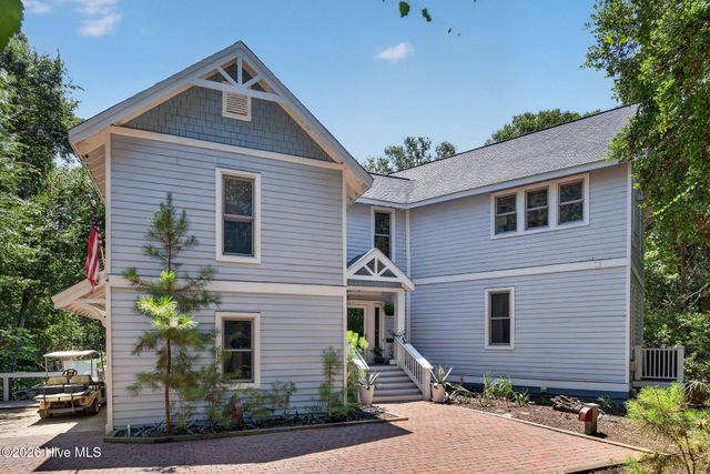 6 Clapper Rail Court, Southport, NC 28461