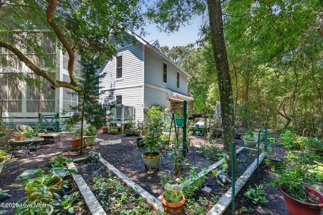 6 Clapper Rail Court, Southport, NC 28461