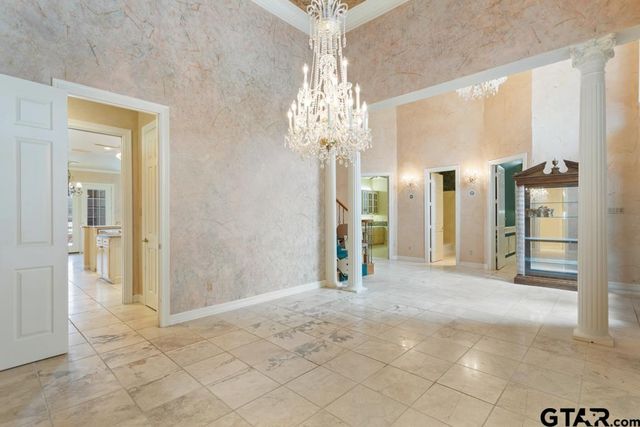 7050 Walden Dr, Tyler, TX 75703