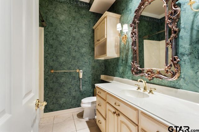 7050 Walden Dr, Tyler, TX 75703