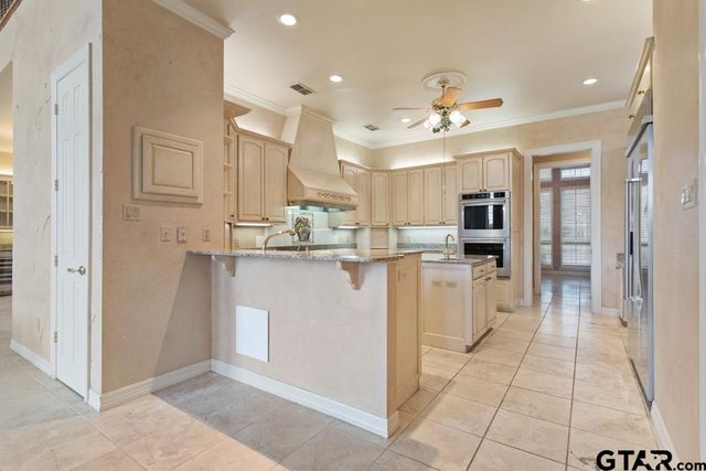 7050 Walden Dr, Tyler, TX 75703