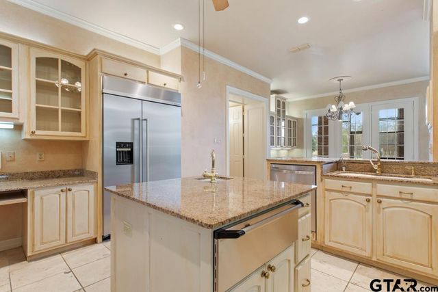 7050 Walden Dr, Tyler, TX 75703