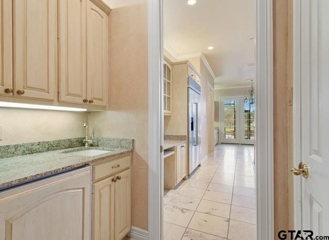 7050 Walden Dr, Tyler, TX 75703