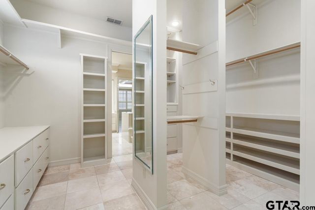 7050 Walden Dr, Tyler, TX 75703