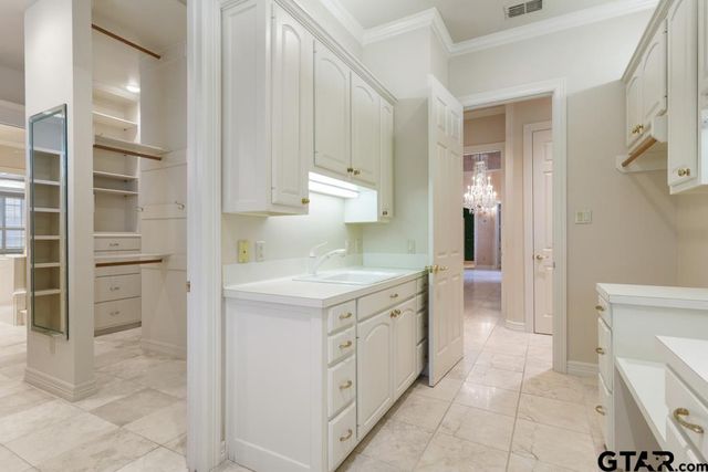 7050 Walden Dr, Tyler, TX 75703