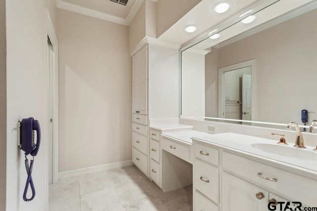 7050 Walden Dr, Tyler, TX 75703