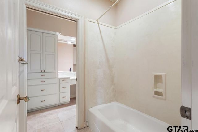 7050 Walden Dr, Tyler, TX 75703