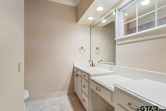 7050 Walden Dr, Tyler, TX 75703