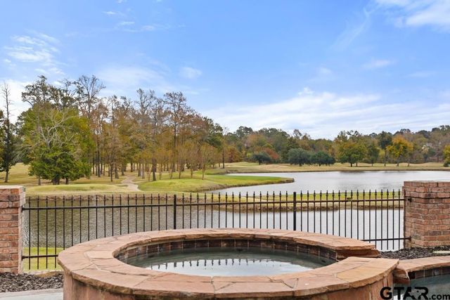 7050 Walden Dr, Tyler, TX 75703