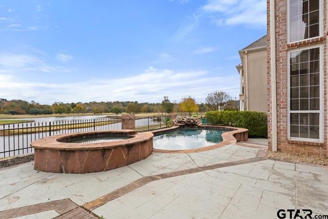 7050 Walden Dr, Tyler, TX 75703