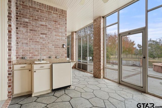 7050 Walden Dr, Tyler, TX 75703