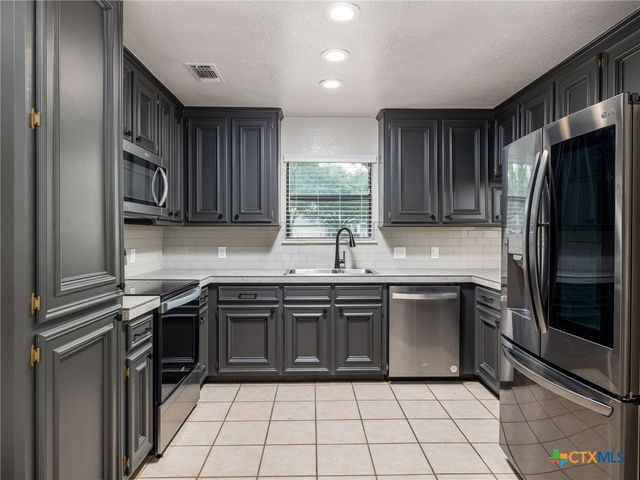 26 Fairway Lane, Meadowlakes, TX 78654