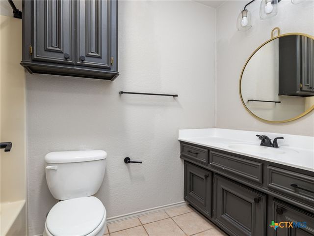 26 Fairway Lane, Meadowlakes, TX 78654