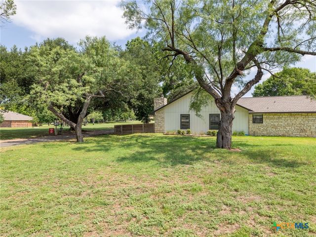 26 Fairway Lane, Meadowlakes, TX 78654