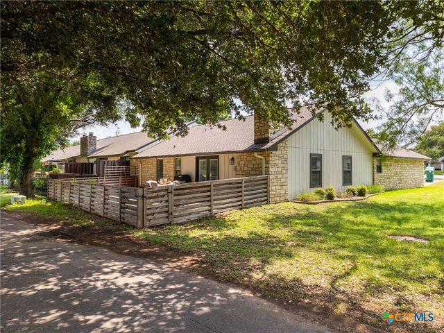 26 Fairway Lane, Meadowlakes, TX 78654